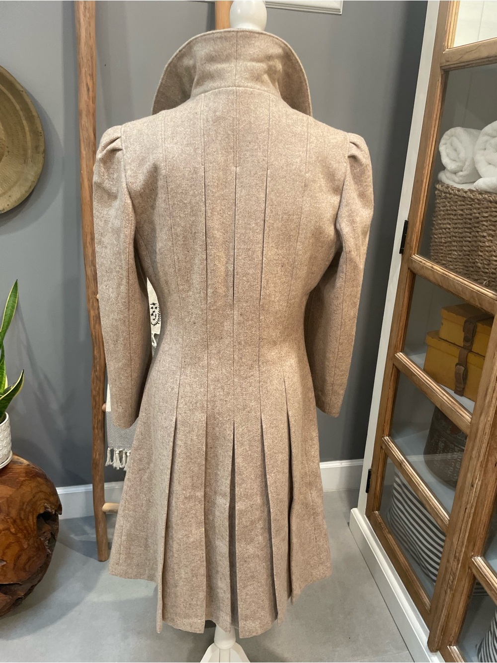 Vintage 50s Womens Beige Wool-Blend  Coat w pleated details